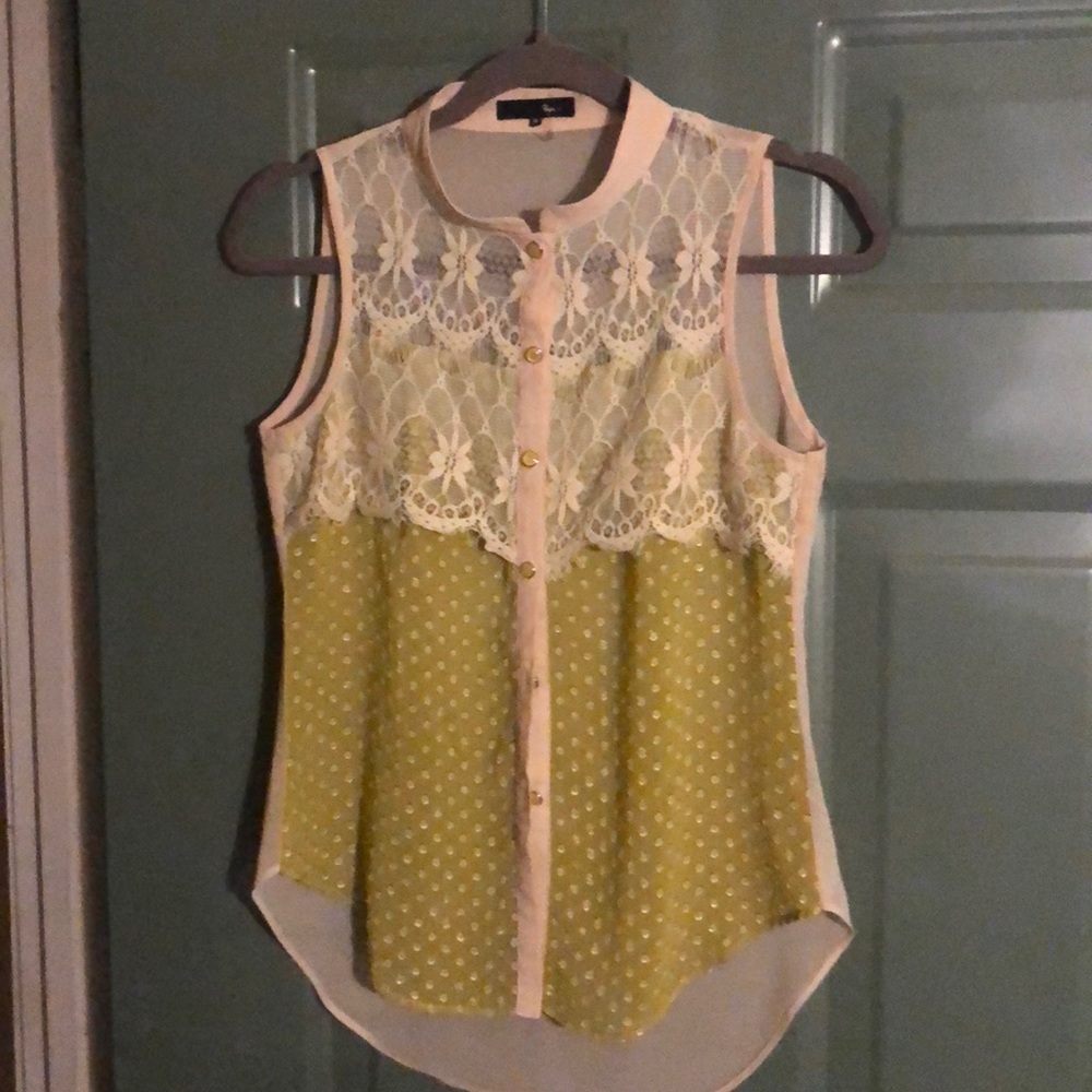 Collarless button down blouse by Ryu